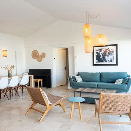 Maison Renovee Avec Piscine Chauffee A Deux Pas De La Villa *